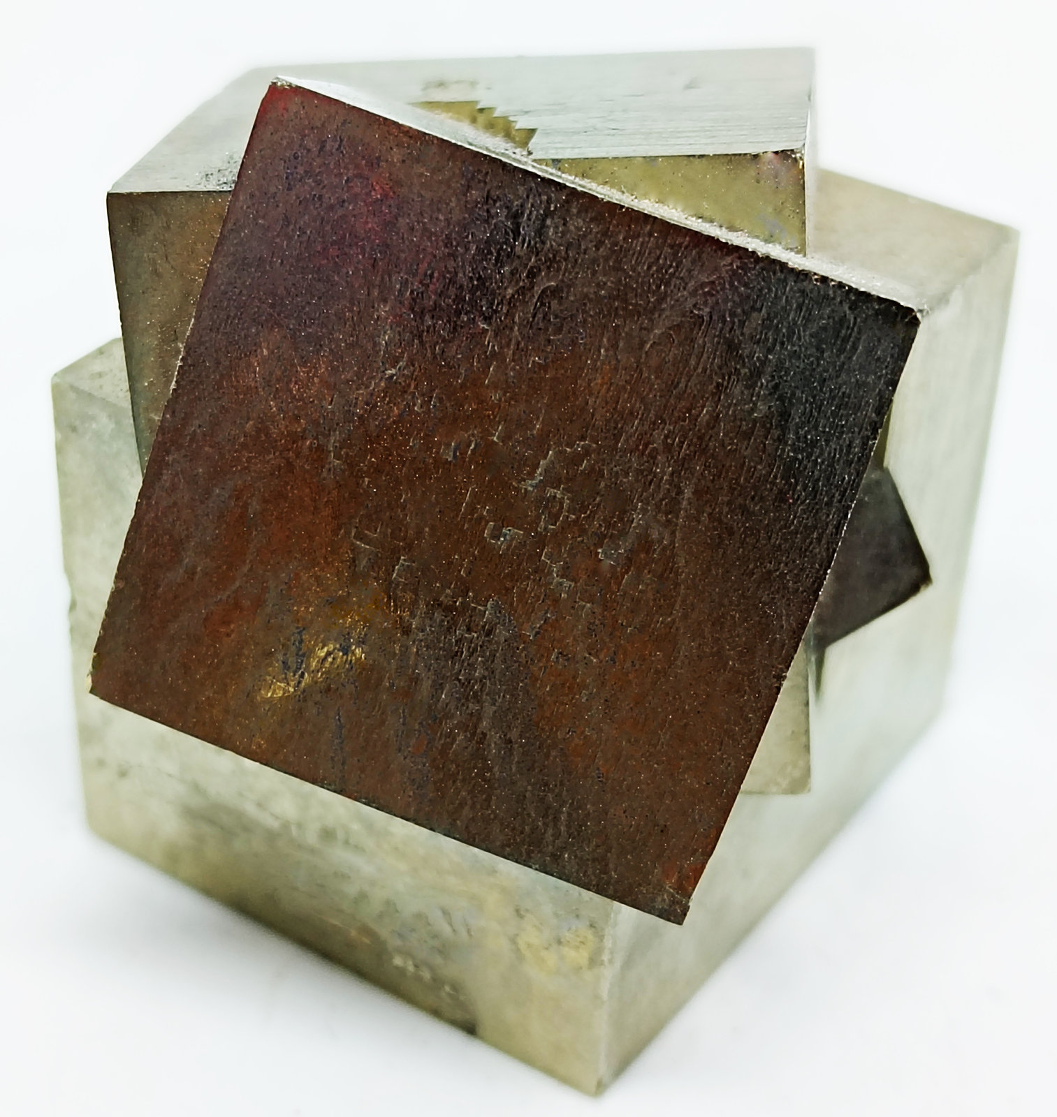 Pirita
34x34x34 mm.
(Autor: Luis Edmundo Sánchez Roja)