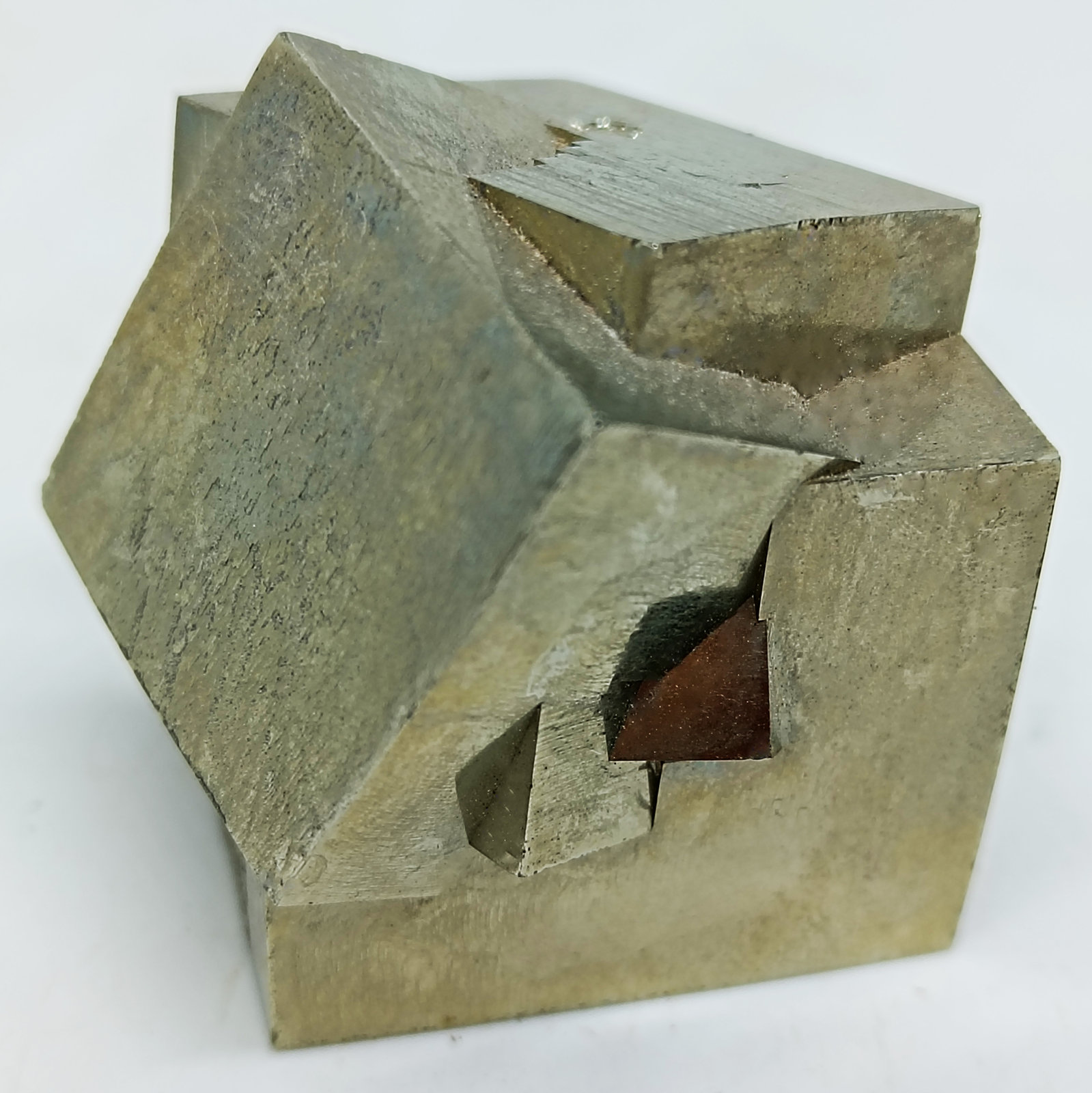 Pirita
34x34x34 mm.
(Autor: Luis Edmundo Sánchez Roja)