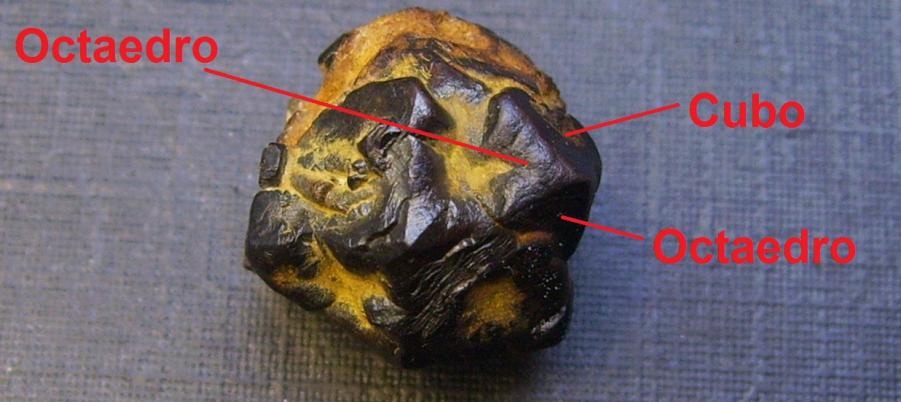 Goethita pseudomórfica de pirita
2 x 2 cm
(Autor: Antonio Alcaide)
