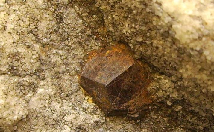 Goethita pseudo Pirita
7 x 6,5 x 5,5 cm
(Autor: Antonio Alcaide)