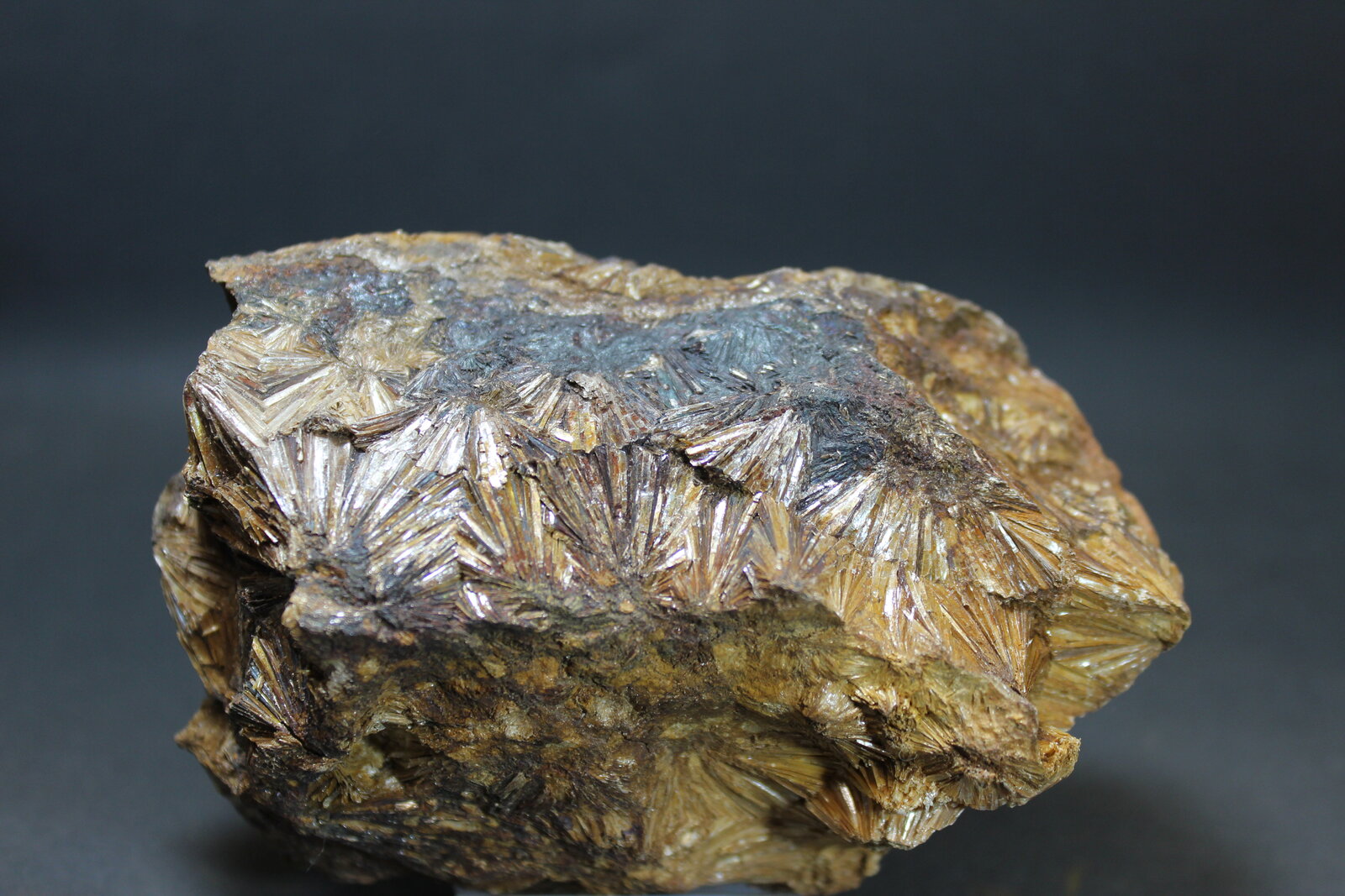 Pirofilita
Cotton Stone Mountain, Troy, Montgomery County, North Carolina, USA
12 x 8 cm.
(Autor: Joaquin Blanco Cortina)