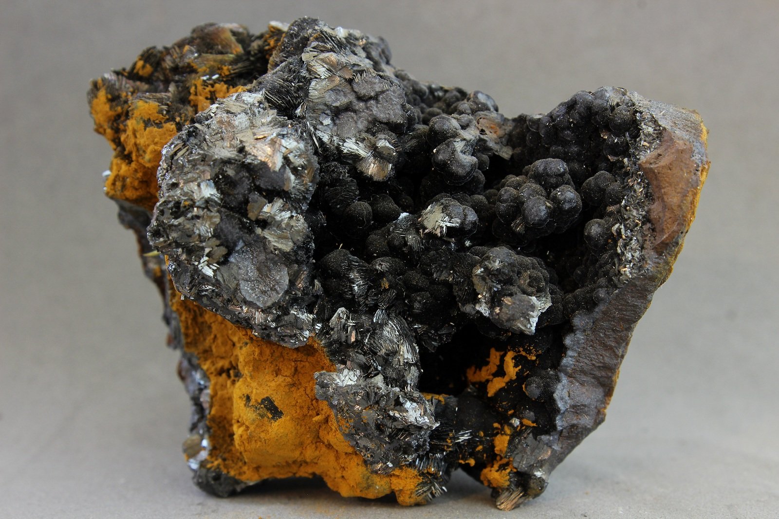 Pirolusita
57X39X39 mm.
(Autor: Juan Espino)