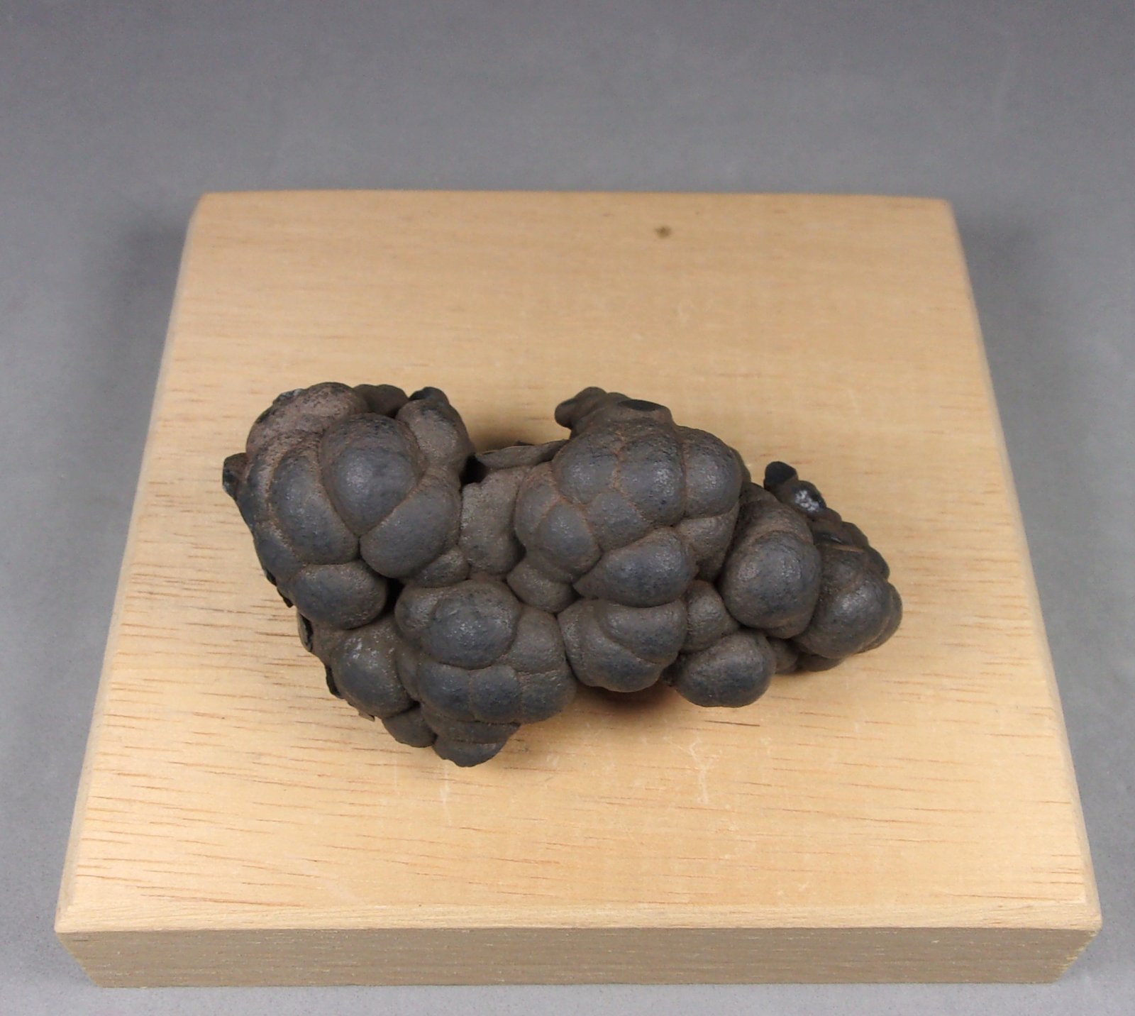 Pirolusita
5,6 x 3,5 x 3 cm. 50,9 g.
(Autor: J. G. Alcolea)