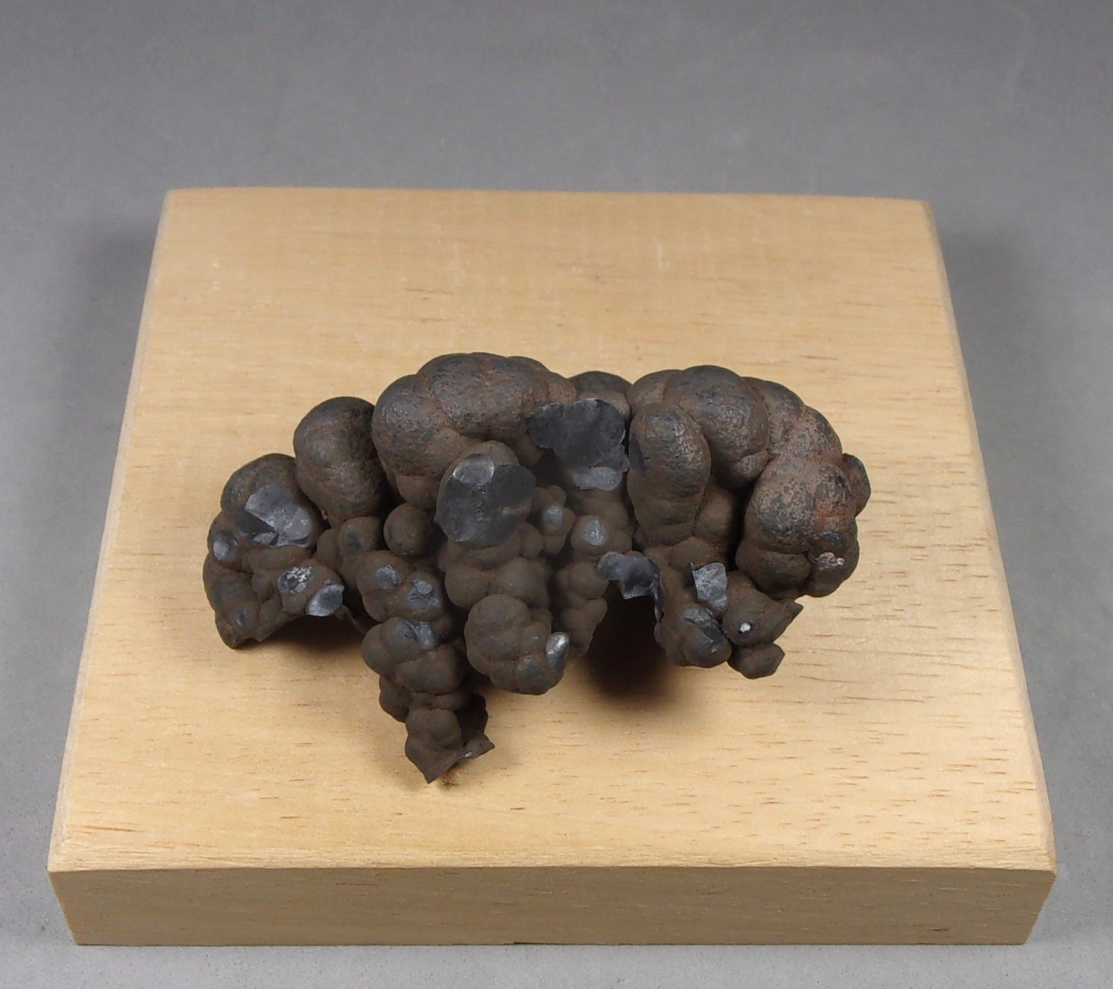 Pirolusita
5,6 x 3,5 x 3 cm. 50,9 g.
(Autor: J. G. Alcolea)