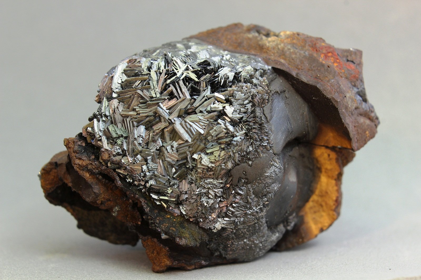 Pirolusita
58x47x52 mm
(Autor: Juan Espino)
