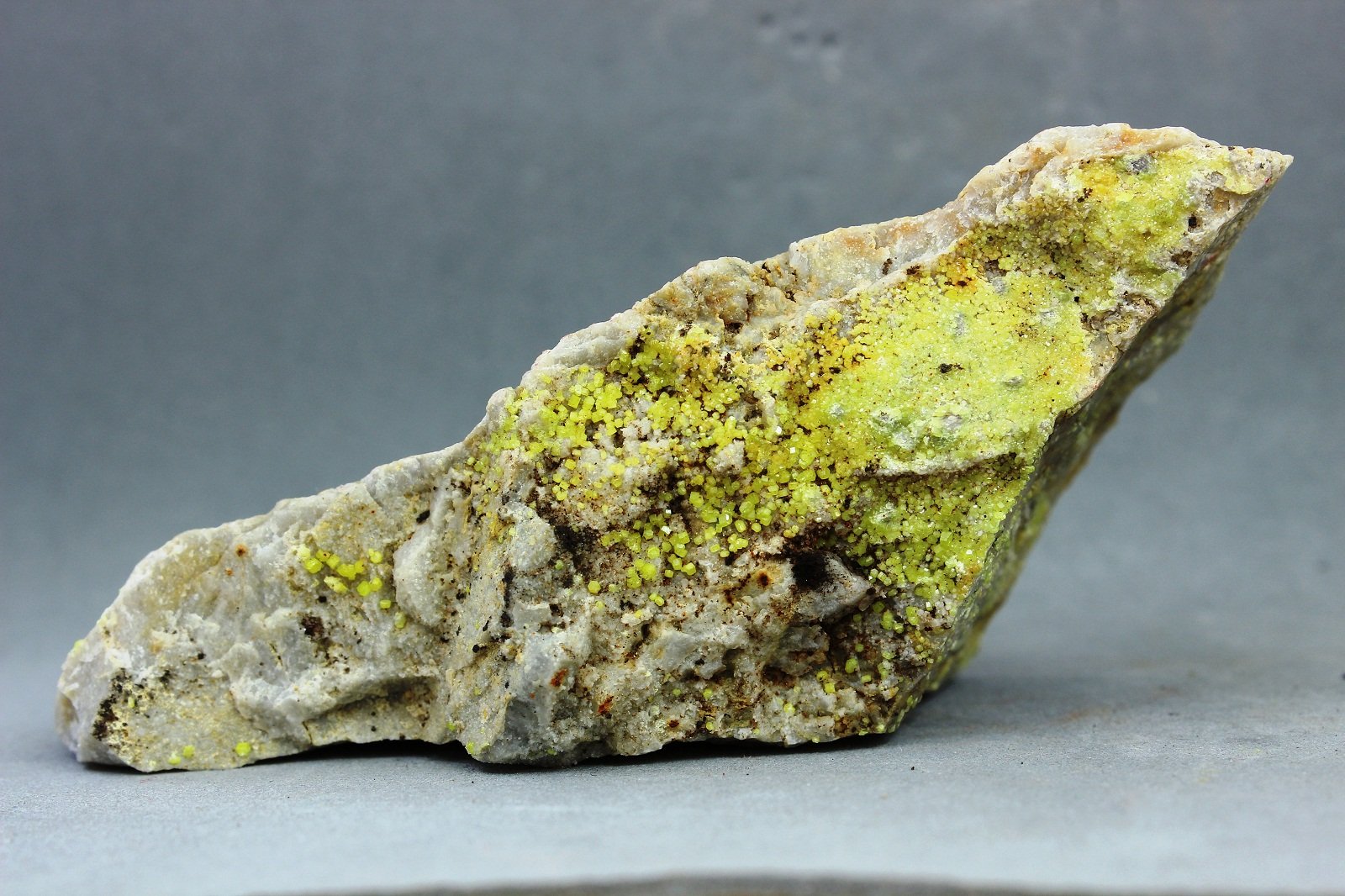 Piromorfita
90x40x32 mm
(Autor: Juan Espino)