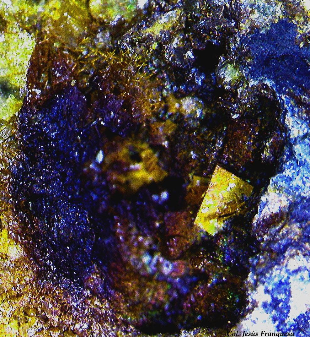 Piromorfita, Goethita y Barita.
2'49 x 2´29 mm
(Autor: Jesus Franquesa Baucells)