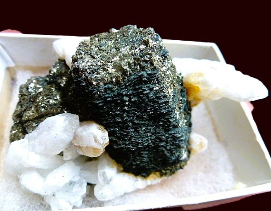 Pirita pseudomorfa de Pirrotina, Cuarzo
Mina Herja, Chiuzbaia, Baia Sprie, Maramureș, Rumanía
6 x 5 cm.
(Autor: javier ruiz martin)