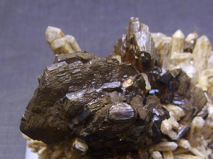 Pirrotita y Cuarzo
5 x 3,5 x 3,5 cm
(Autor: Antonio Alcaide)
