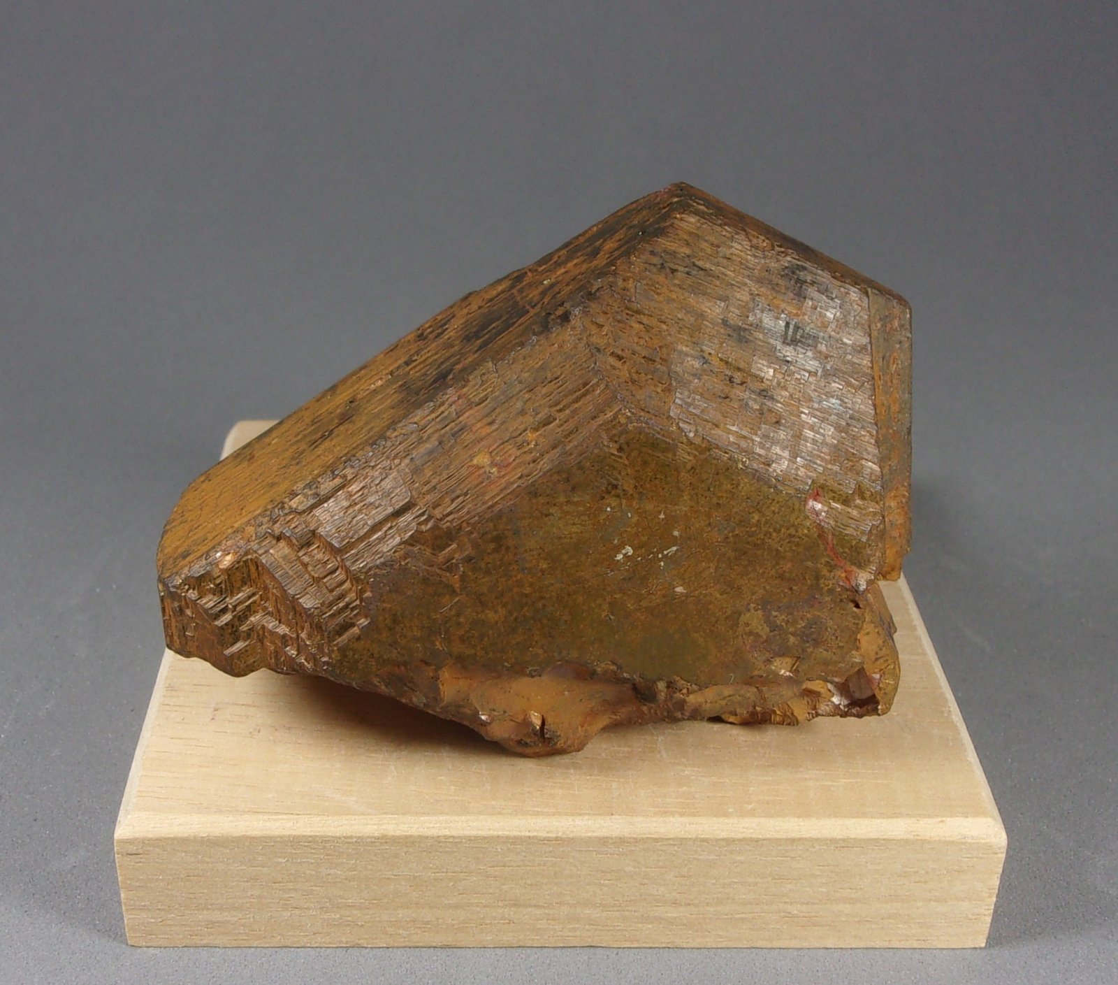 Pirrotita
7,6 x 5,4 x 4 cm.  342,8 g.
(Autor: J. G. Alcolea)