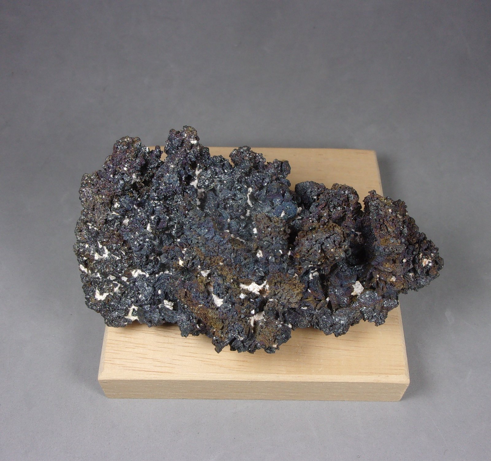 Polybasita con Acanthita (Acantita)
9,9 x 5,5 x 4 cm.
(Autor: J. G. Alcolea)