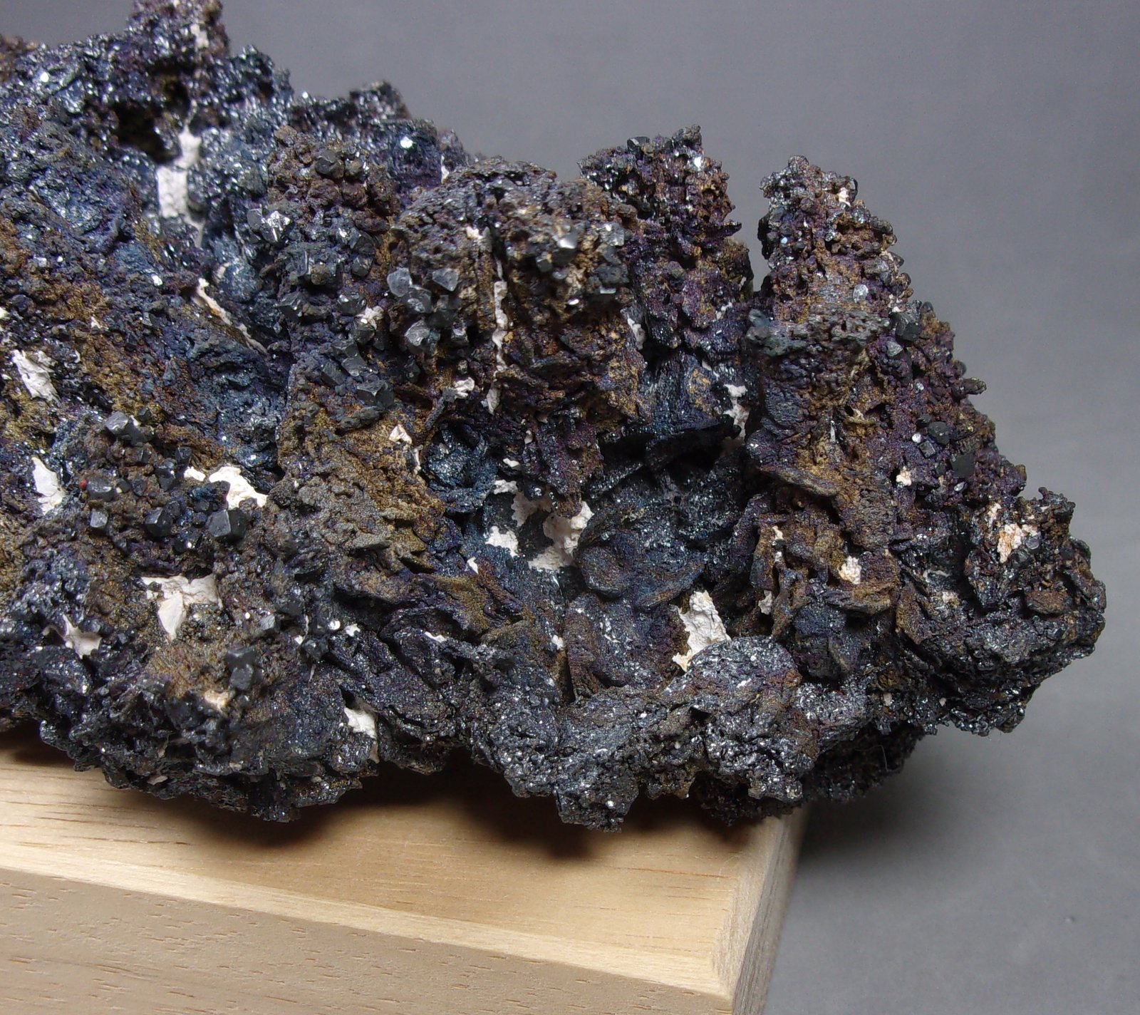 Polybasita con Acanthita (Acantita)
9,9 x 5,5 x 4 cm.
(Autor: J. G. Alcolea)