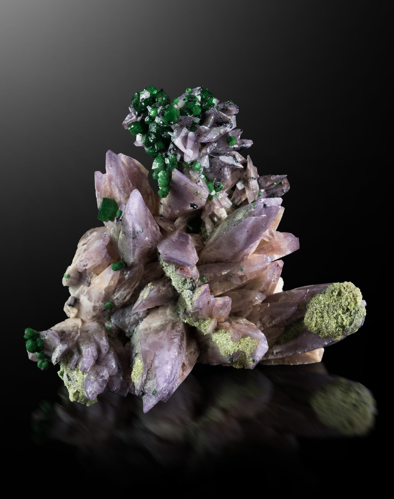 Prehnita
5.5 x 4 x 5.5 cm / cristal principal: 3 cm
(Autor: Museo MIM)