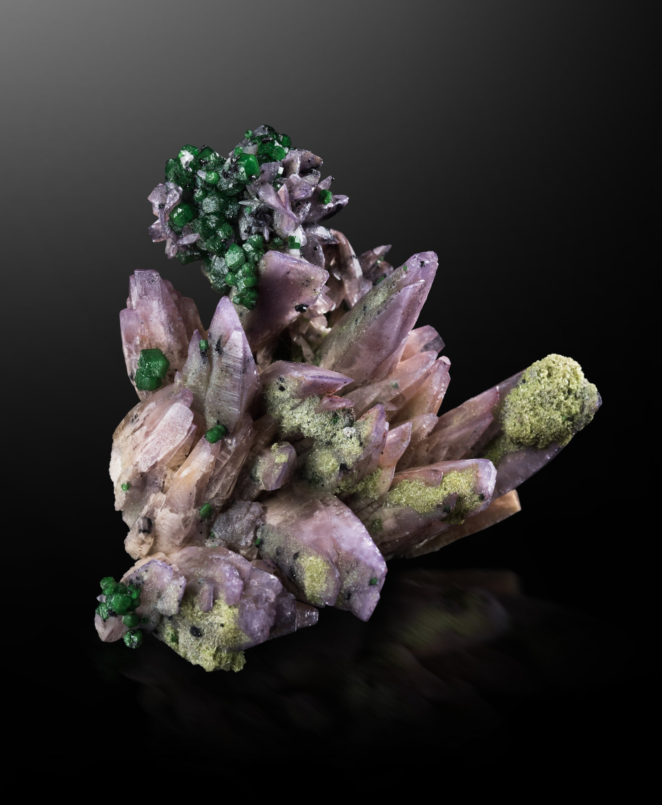 Prehnita
5.5 x 4 x 5.5 cm / cristal principal: 3 cm
(Autor: Museo MIM)