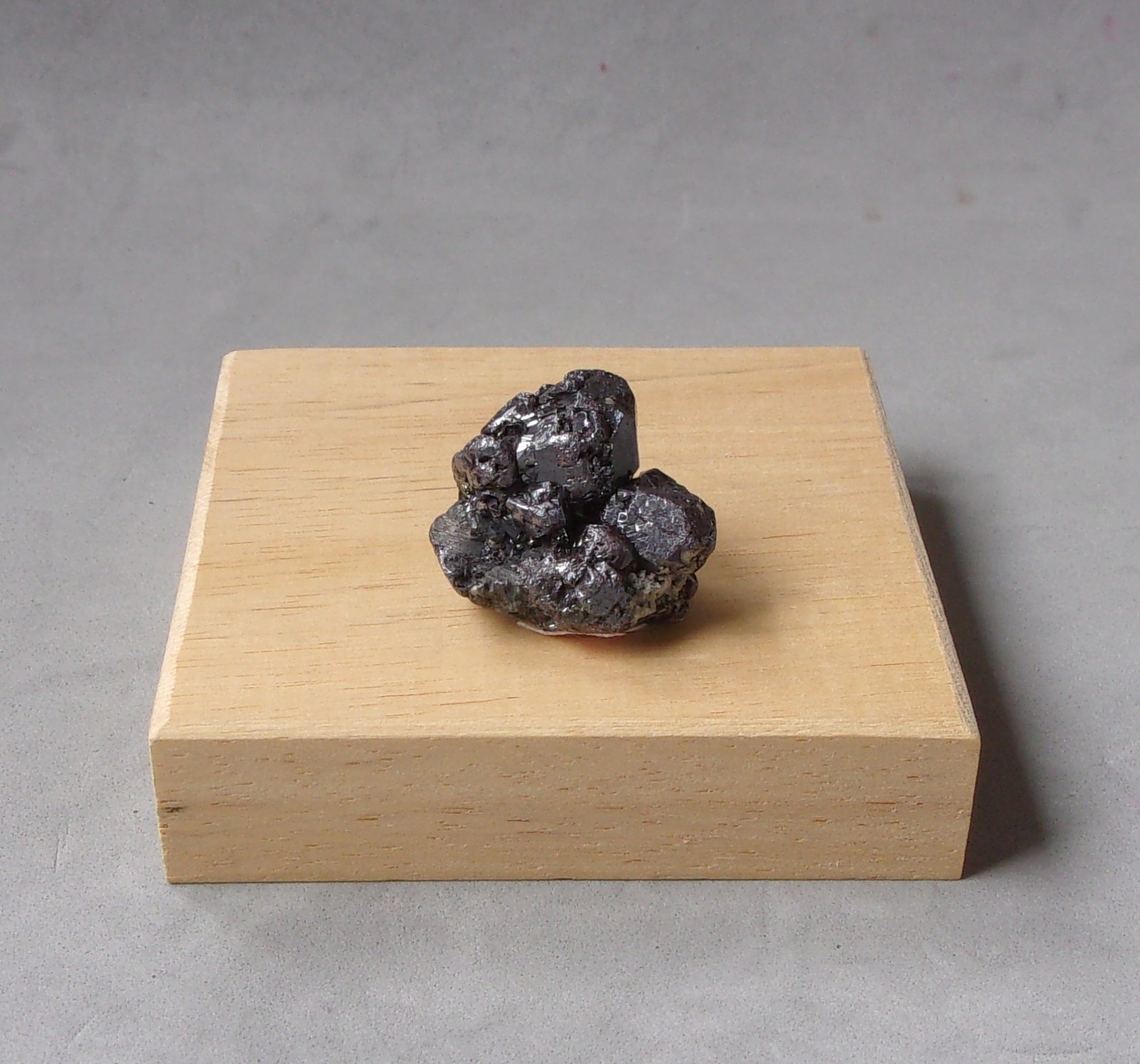 Proustita
2,3 x 2,1 x 1,4 cm.
(Autor: J. G. Alcolea)