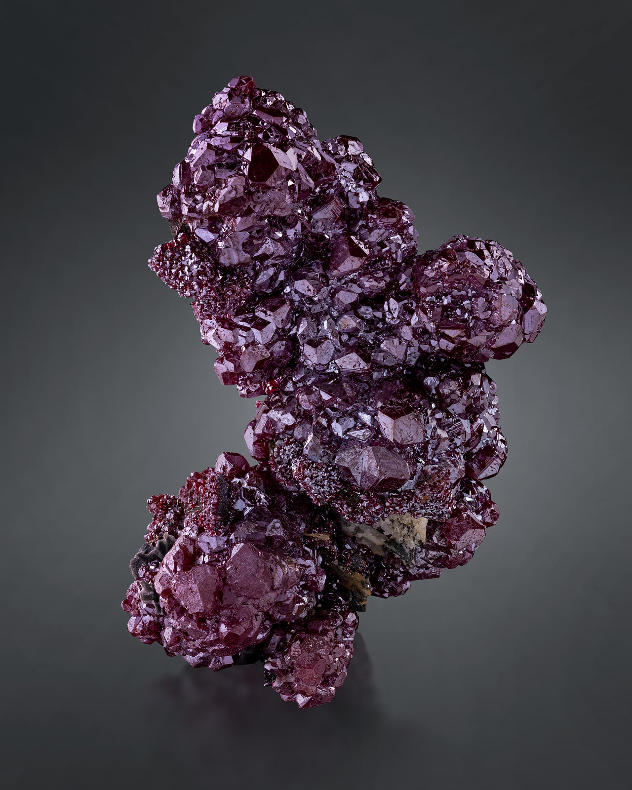 Proustita
8 x 5 x 4.5 cm / cristal principal: 0.7 cm
(Autor: Museo MIM)