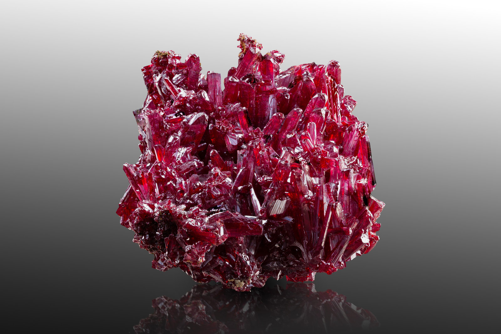 Proustita
13 x 9.5 x 7.5 cm / Cristal principal: 3.2 cm.
(Autor: Museo MIM)