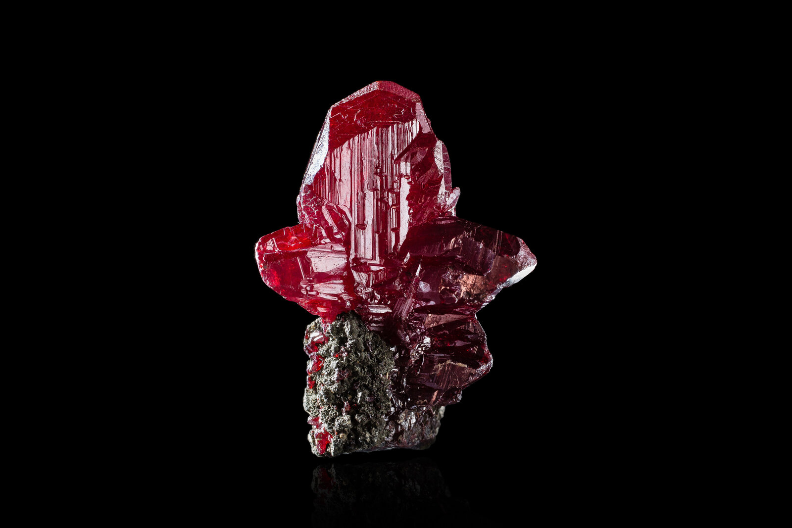 Proustita
Niederschlema, Bad Schlema (Schlema), Schlema-Hartenstein District, Erzgebirgskreis, Saxony/Sachsen, Germany
2 x 2 x 3.5 cm
(Autor: Museo MIM)