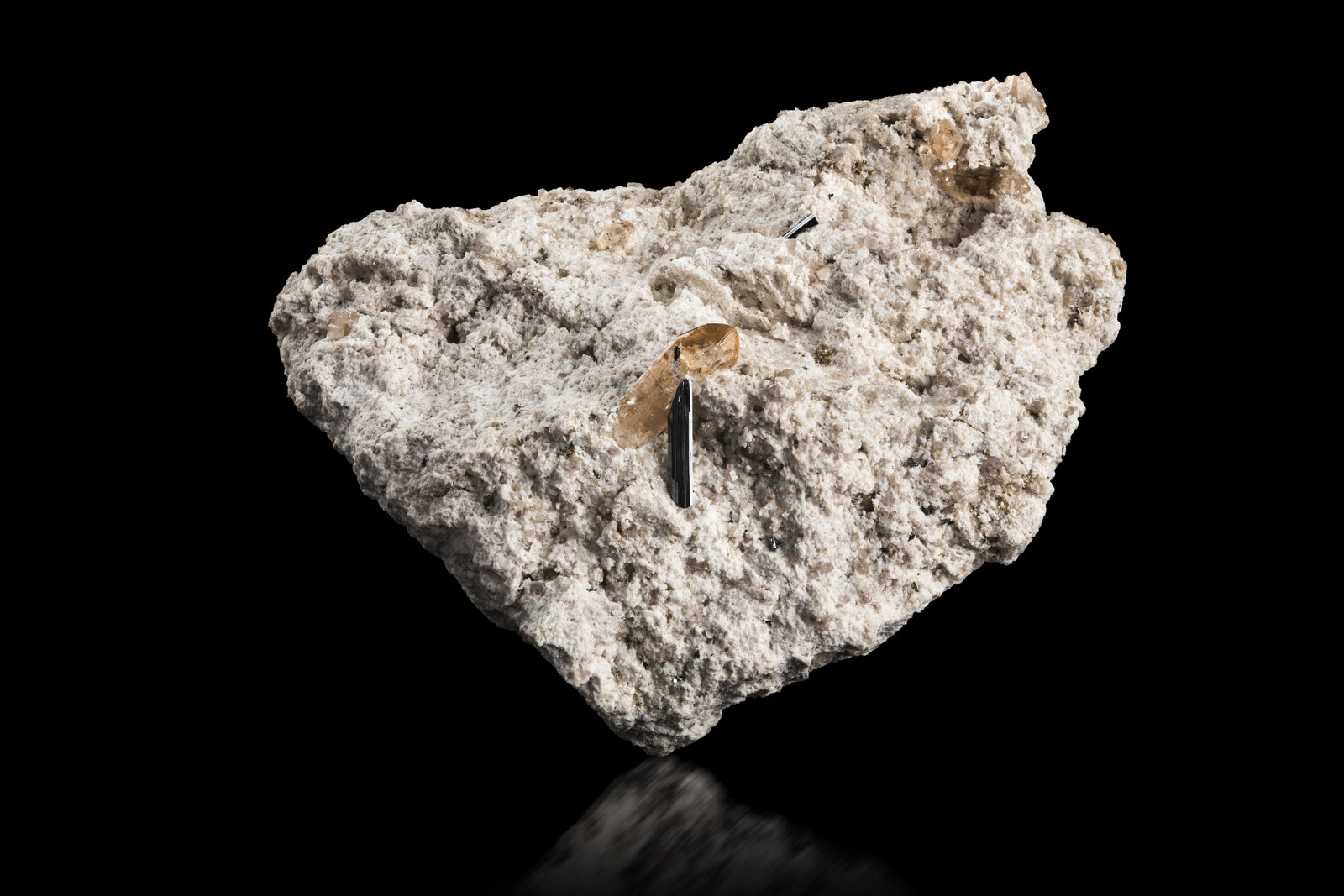 Pseudobrookita con Topacio
8 x 6 x 4 cm / cristal principal: 1.4 cm
(Autor: Museo MIM)