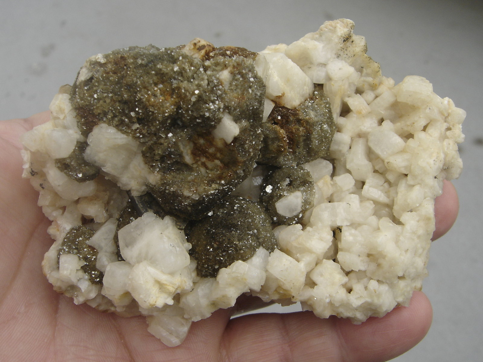 Pseudoleucita con Moscovita y Oligoclasa
12 x 10 x 5 cm
(Autor: Anisio Claudio)