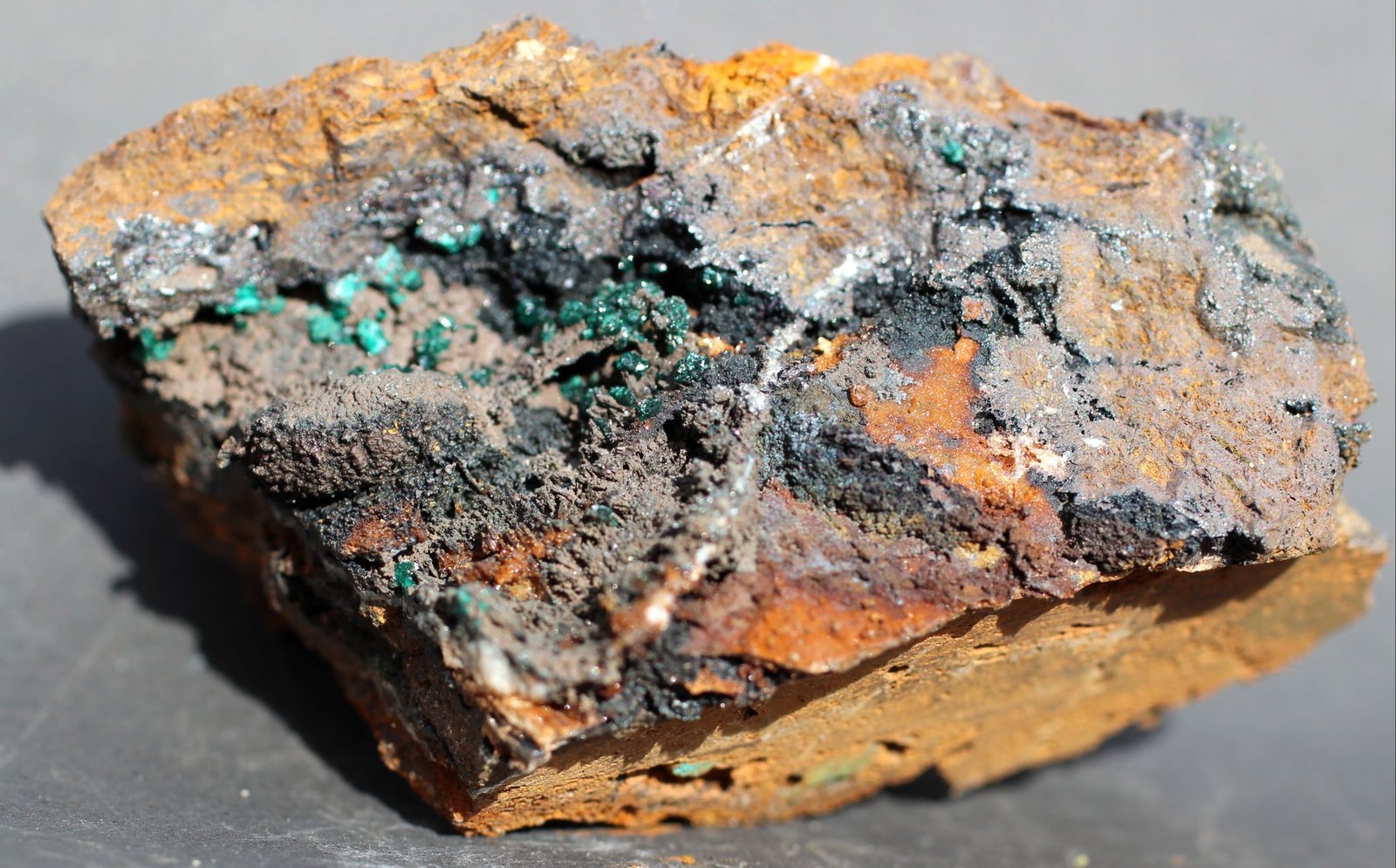 Pseudomalaquita
71 x 44 x 32 mm.
(Autor: José Luis Zamora)