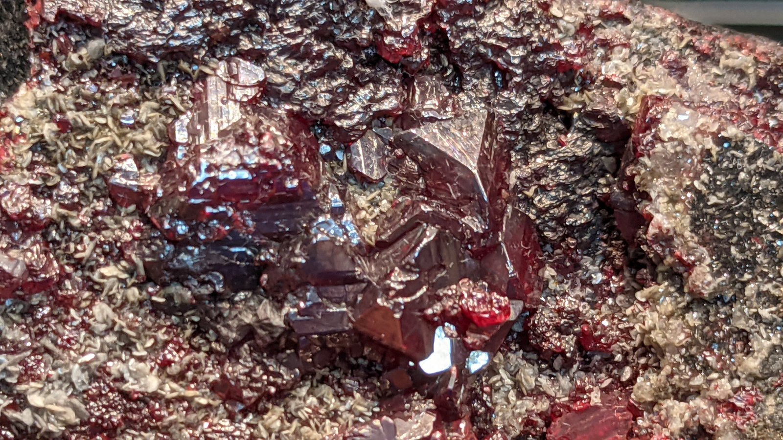 Cinabrio
Cristales hasta 1cm
(Autor: Raul Vancouver)