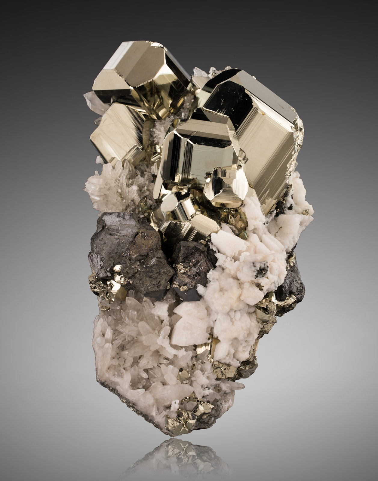 Pirita
14 x 14 x 26 cm / cristal principal: 9.0 cm
(Autor: Museo MIM)