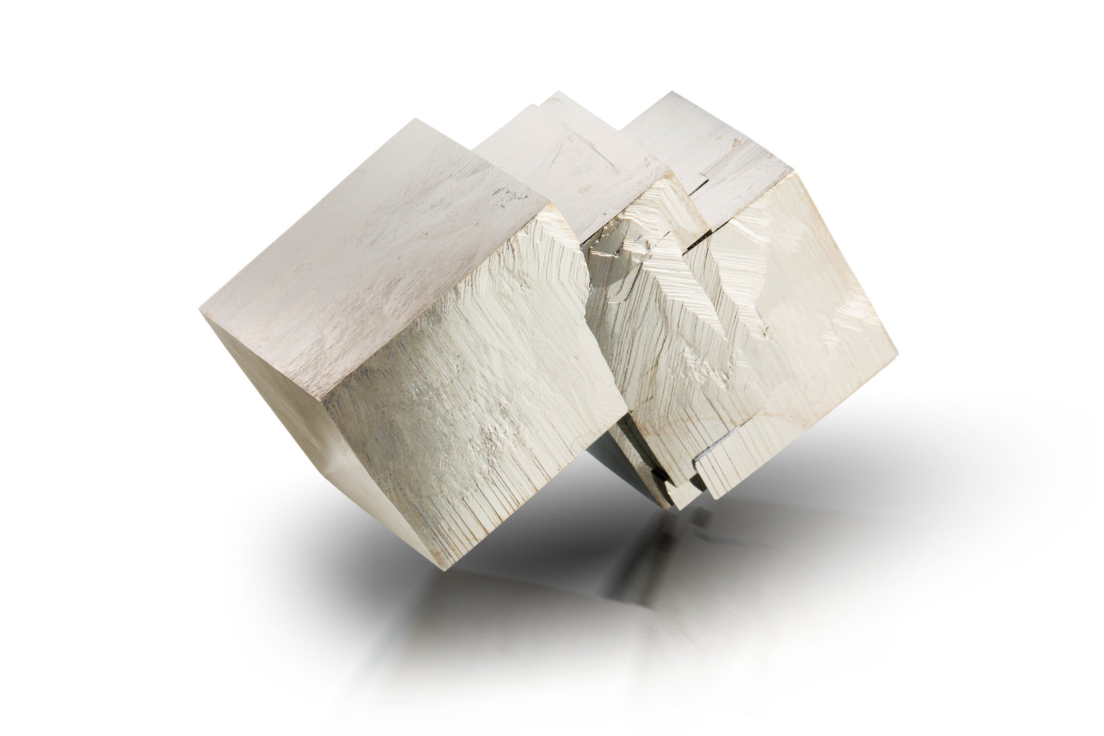 Pirita
5 x 3 x 6 cm / cristal principal: 5.2 cm
(Autor: Museo MIM)