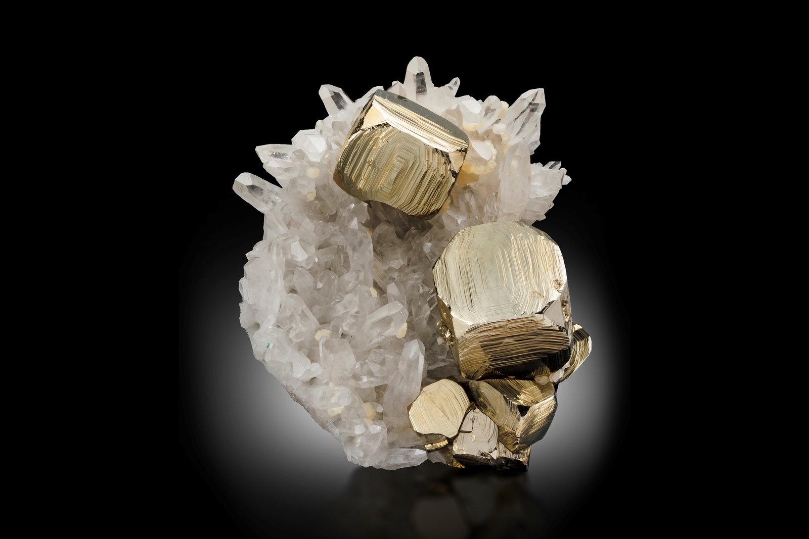 Pirita en Cuarzo y Calcita
14 x 12 x 6 cm / Cristal principal: 5.1 cm.
(Autor: Museo MIM)