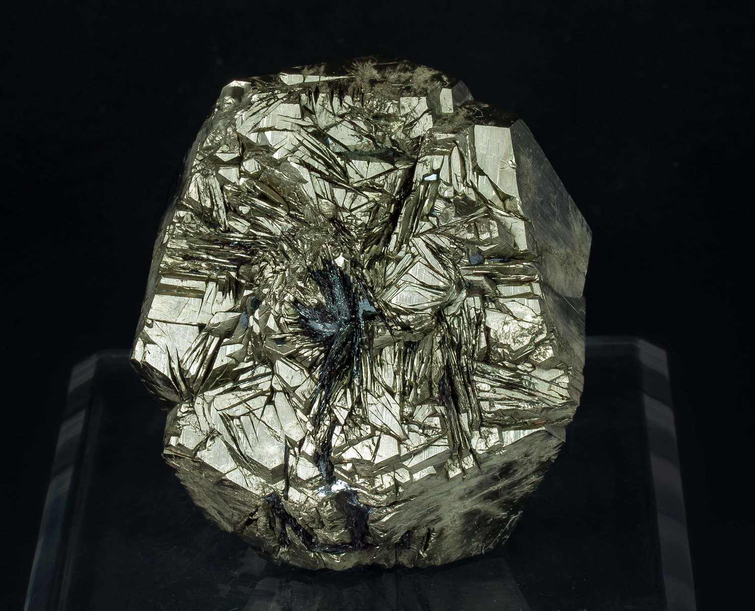 Hematites en Pirita
6 × 5.3 × 4.2 cm
(Autor: Jordi Fabre)