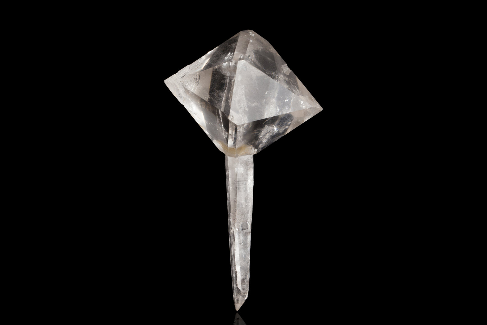 Cuarzo
6.5 x 5.5 x 12 cm / Cristal principal: 11.5 cm.
(Autor: Museo MIM)
