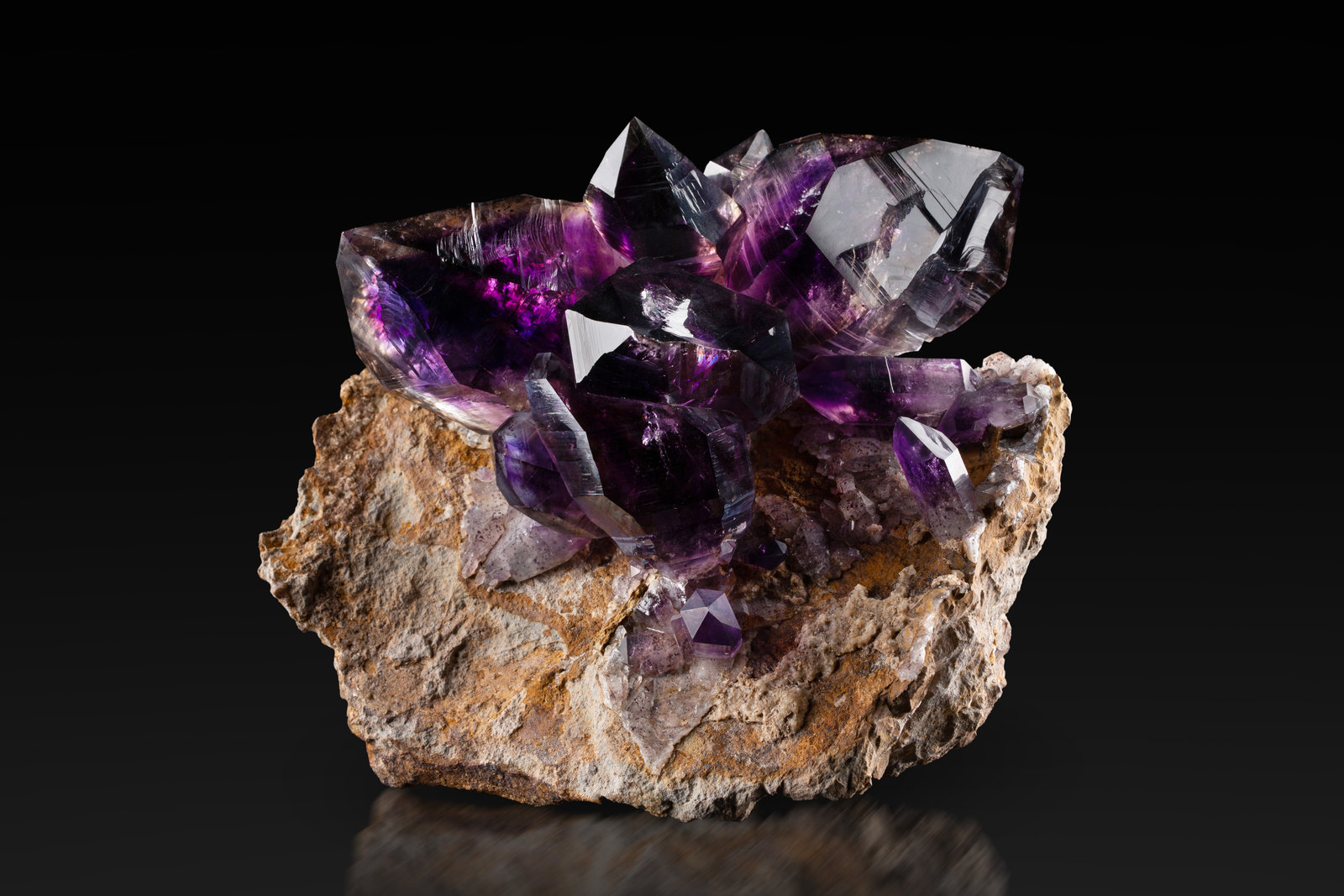 Cuarzo (variedad amatista)
15 x 12 x 14 cm / cristal principal: 7.7 cm
(Autor: Museo MIM)