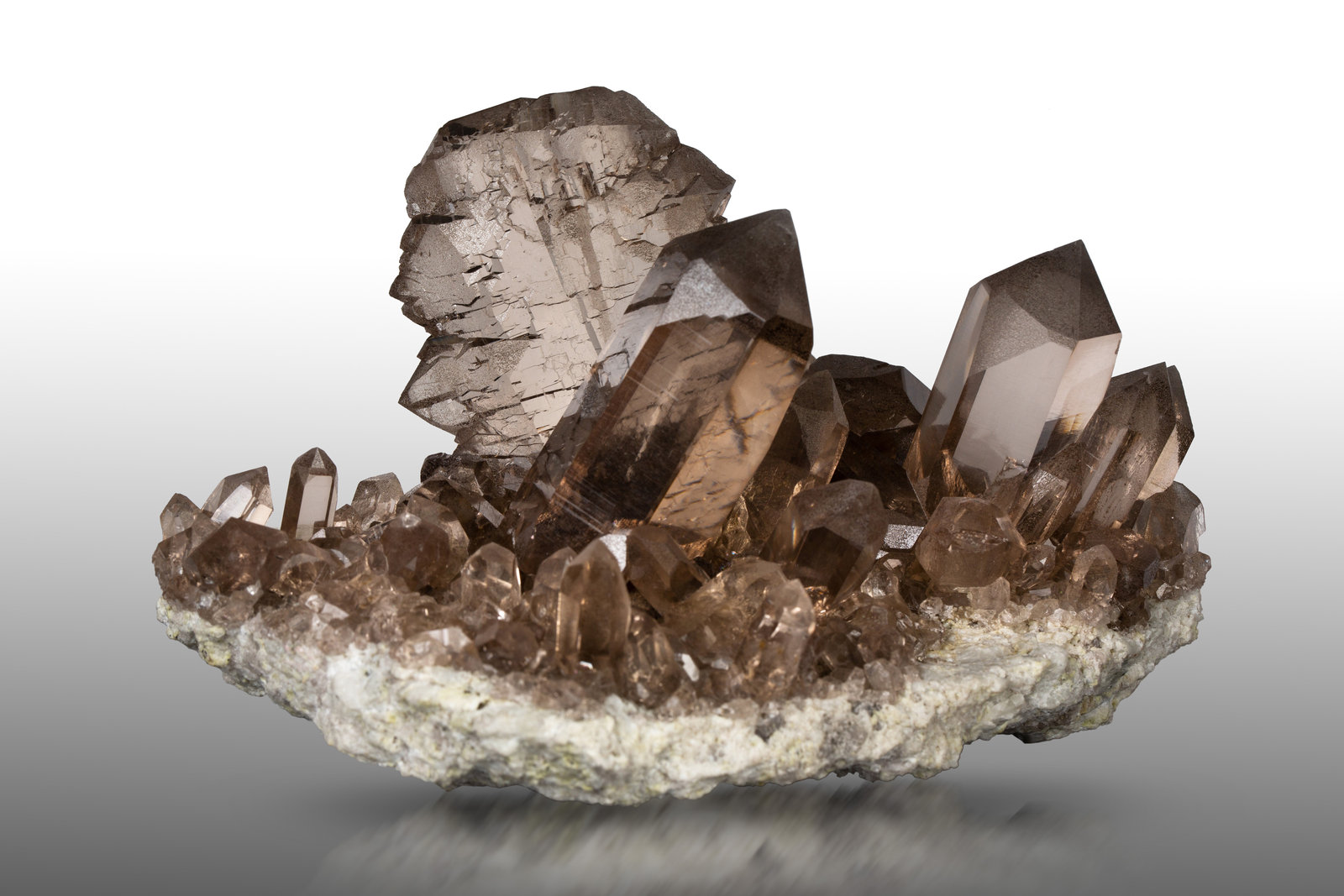 Cuarzo [Quartz]
17 x 10 x 11 cm / cristal principal: 7 cm
(Autor: Museo MIM)
