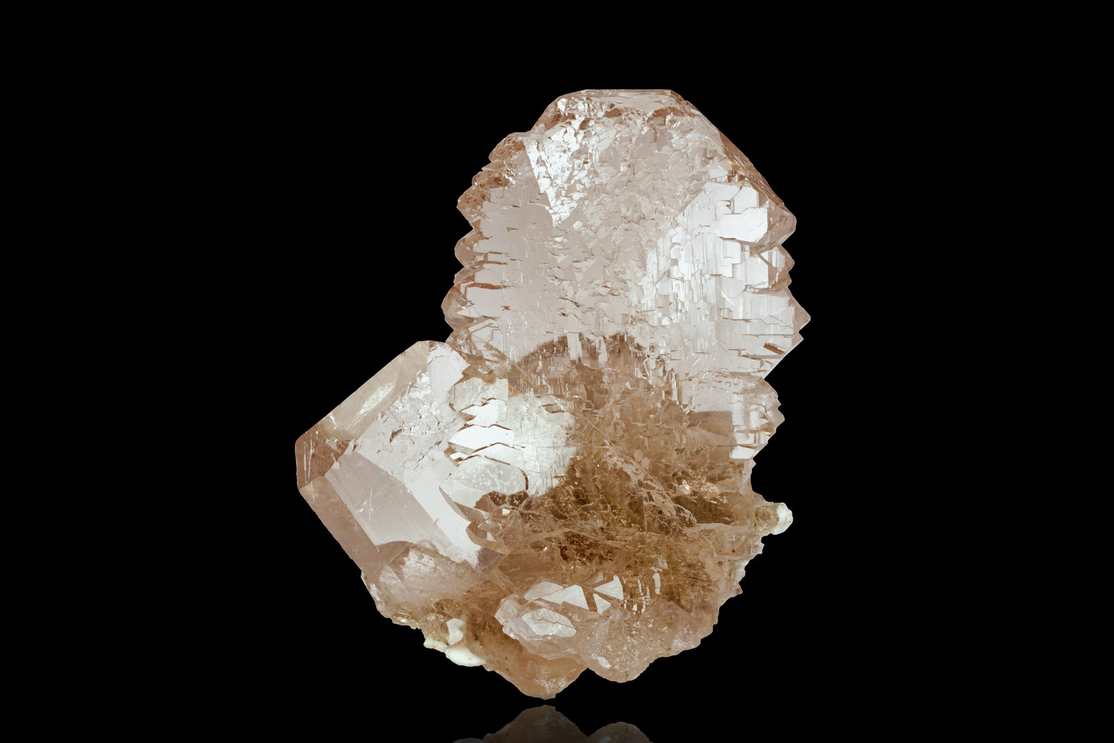 Cuarzo [Quartz] (variedad ahumado y gwindel)
8 x 6.5 x 7 cm
(Autor: Museo MIM)