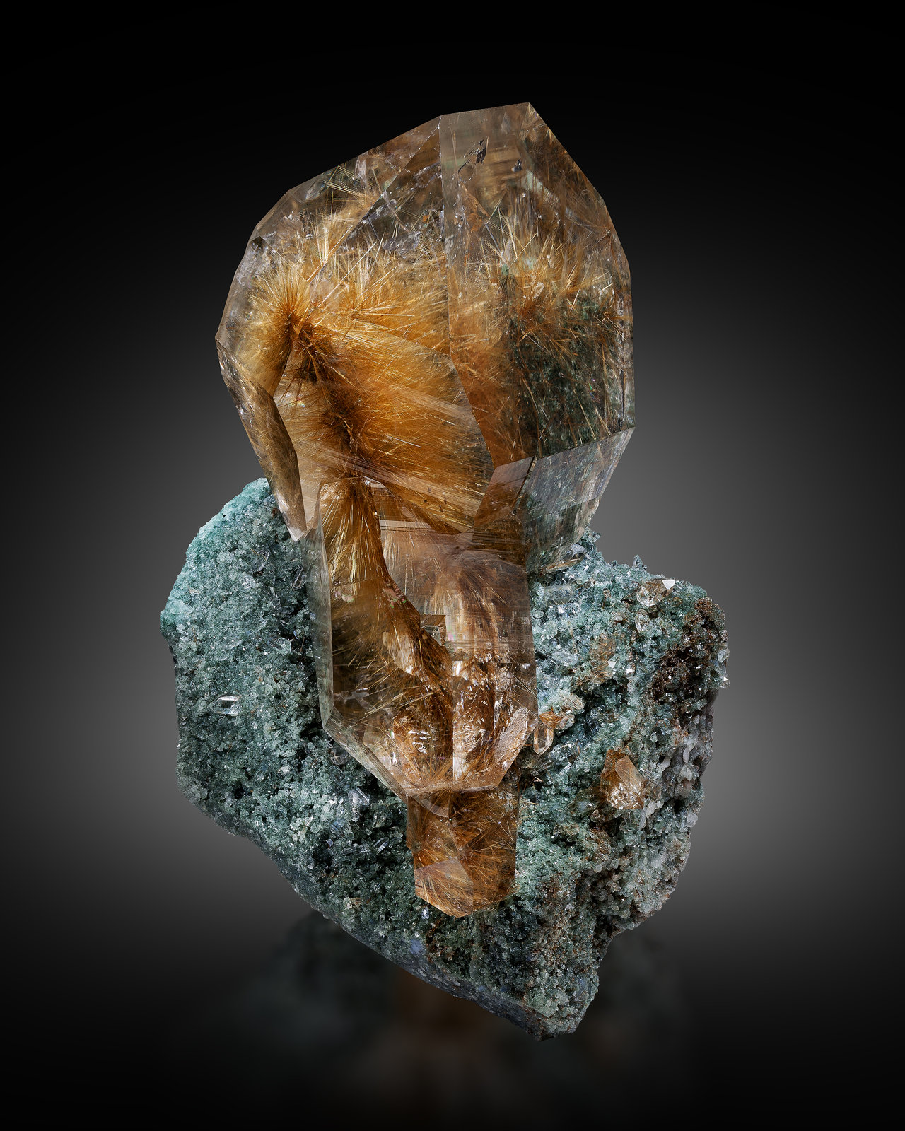 Cuarzo
16.5 x 9 x 6.5 cm / cristal principal: 9.7 cm
(Autor: Museo MIM)