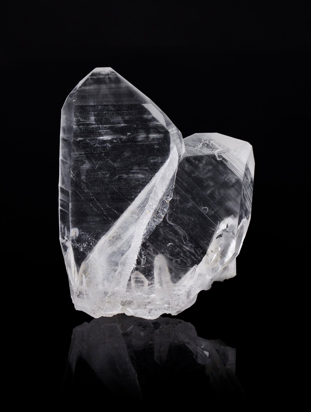 Cuarzo (macla goldschmidt)
9 x 2.5 x 12 cm / cristal principal: 11.5 cm
(Autor: Museo MIM)
