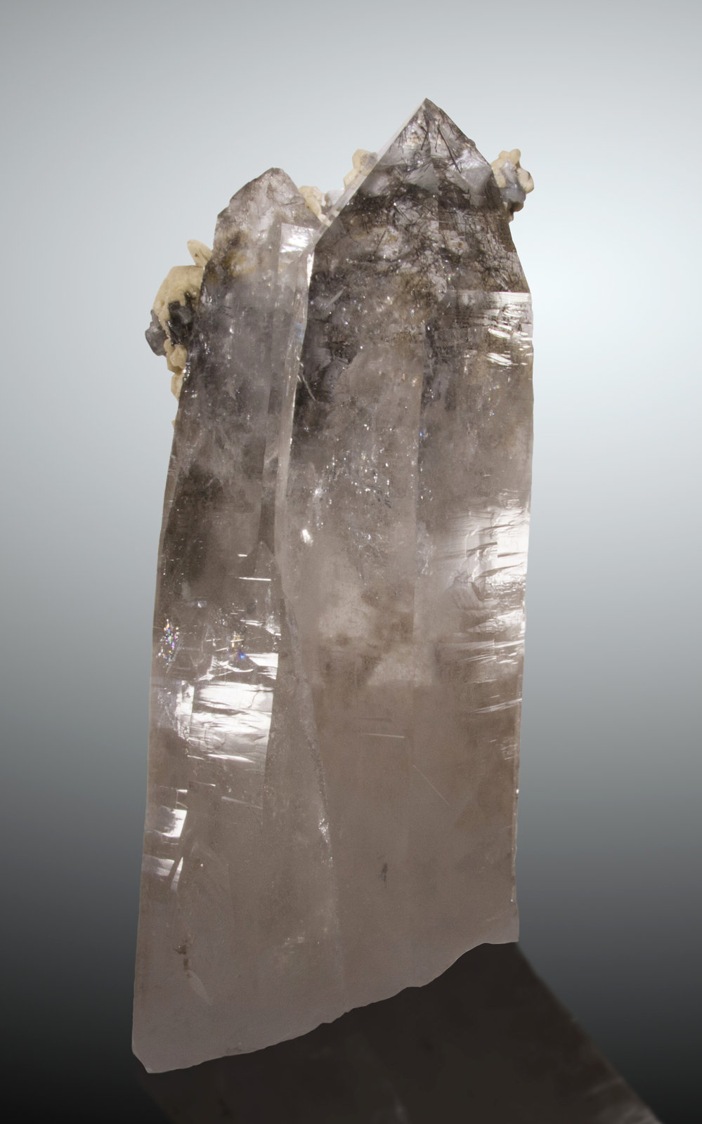 Cuarzo, fluorapatito, siderita, turmalina
18 x 7cm
(Autor: Raul Vancouver)