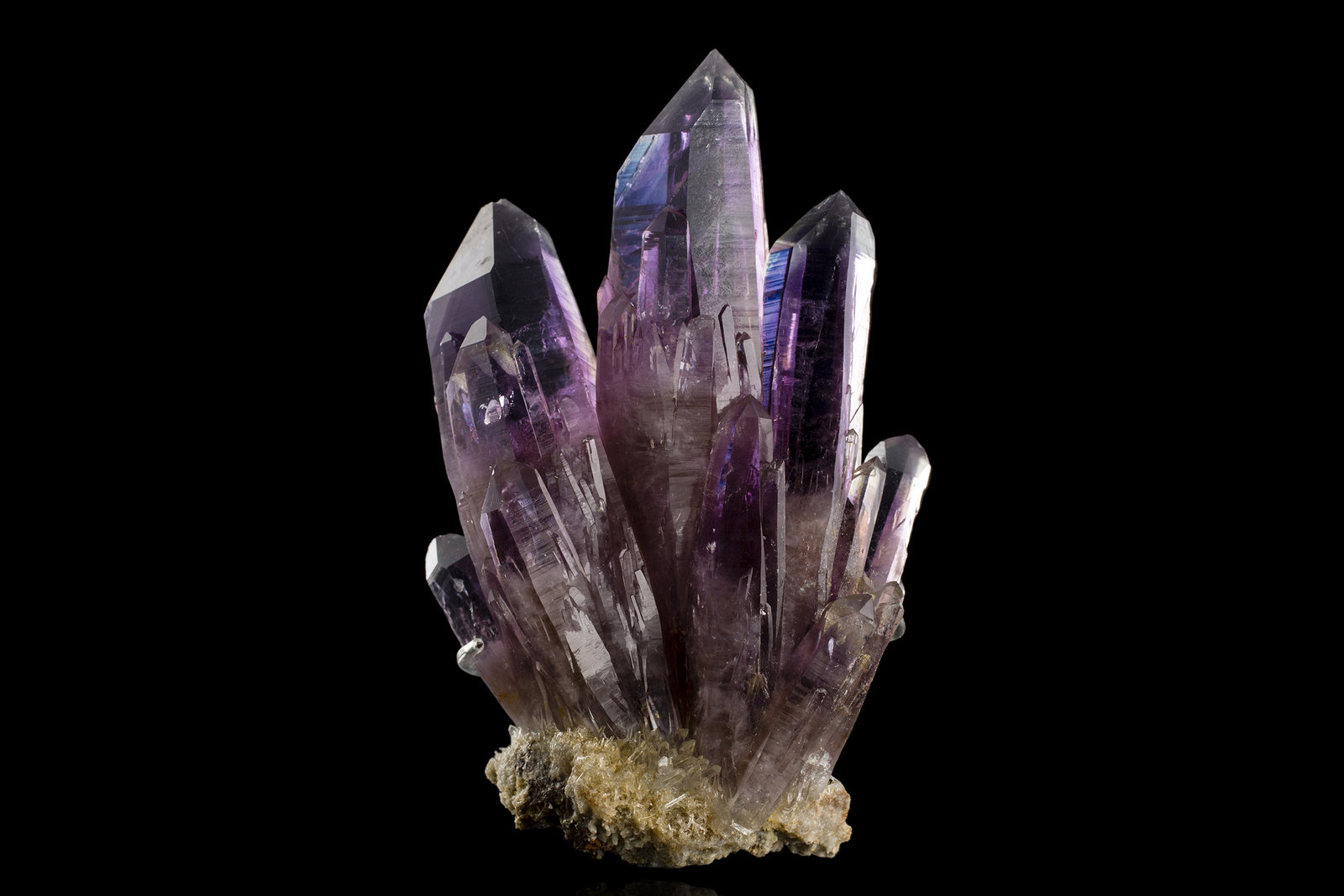 Cuarzo (variedad amatista)
6 x 3 x 9.5 cm / cristal principal: 9 cm
(Autor: Museo MIM)