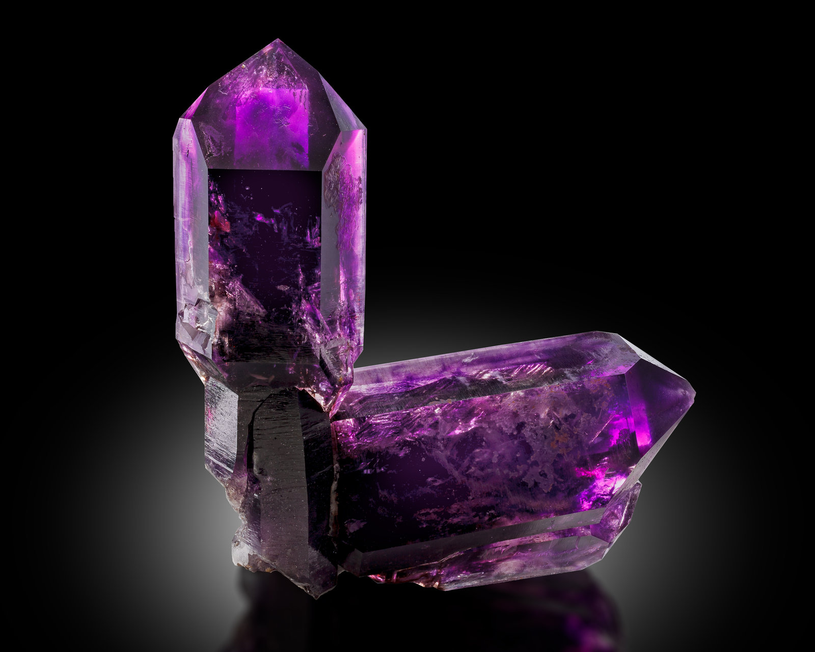 Cuarzo (variedad amatista)
27 x 9 x 18 cm / cristal principal: 20 cm
(Autor: Museo MIM)