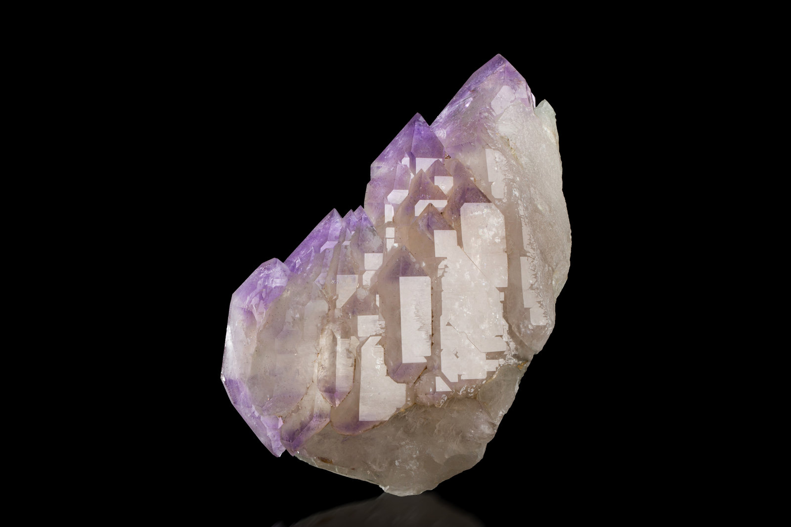 Cuarzo (variedades gwindel y amatista)
9.5 x 10 x 17 cm / cristal principal: 11.2 cm
(Autor: Museo MIM)