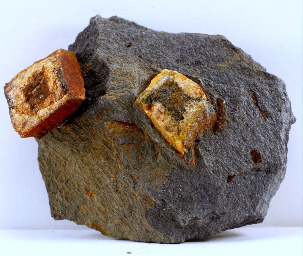 Andalucita (variedad quiastolita)
46 x 36 x 16 mm.
(Autor: José Luis Zamora)
