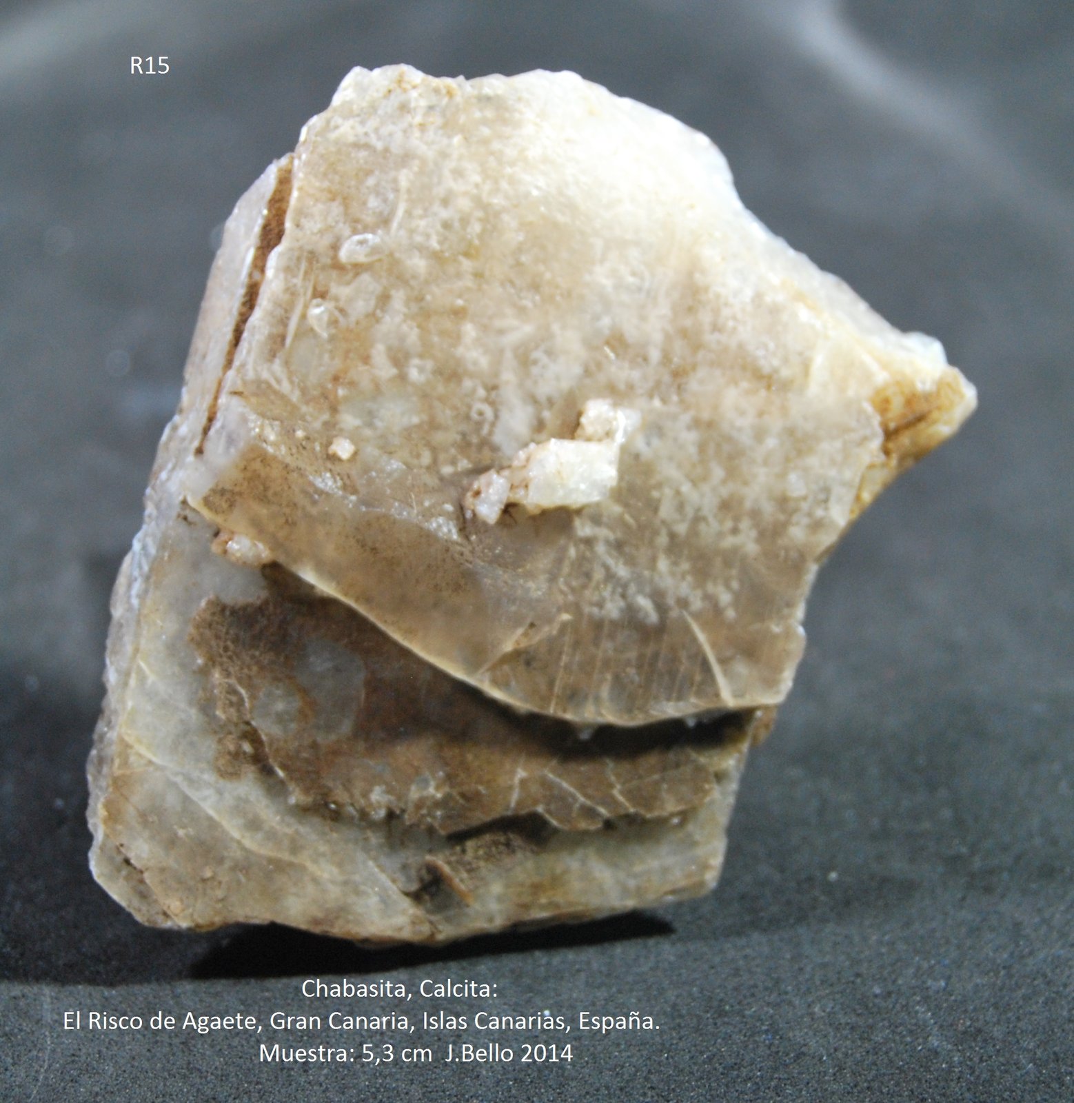 Chabazita-Ca, Calcita
5,3 cm
(Autor: Jose Bello)
