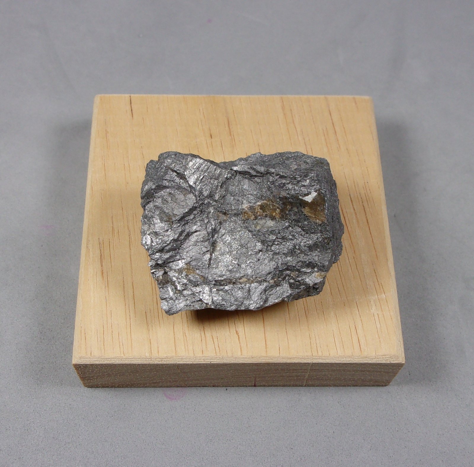 Rammelsbergita
3,5 x 2,5 x 2 cm.
(Autor: J. G. Alcolea)