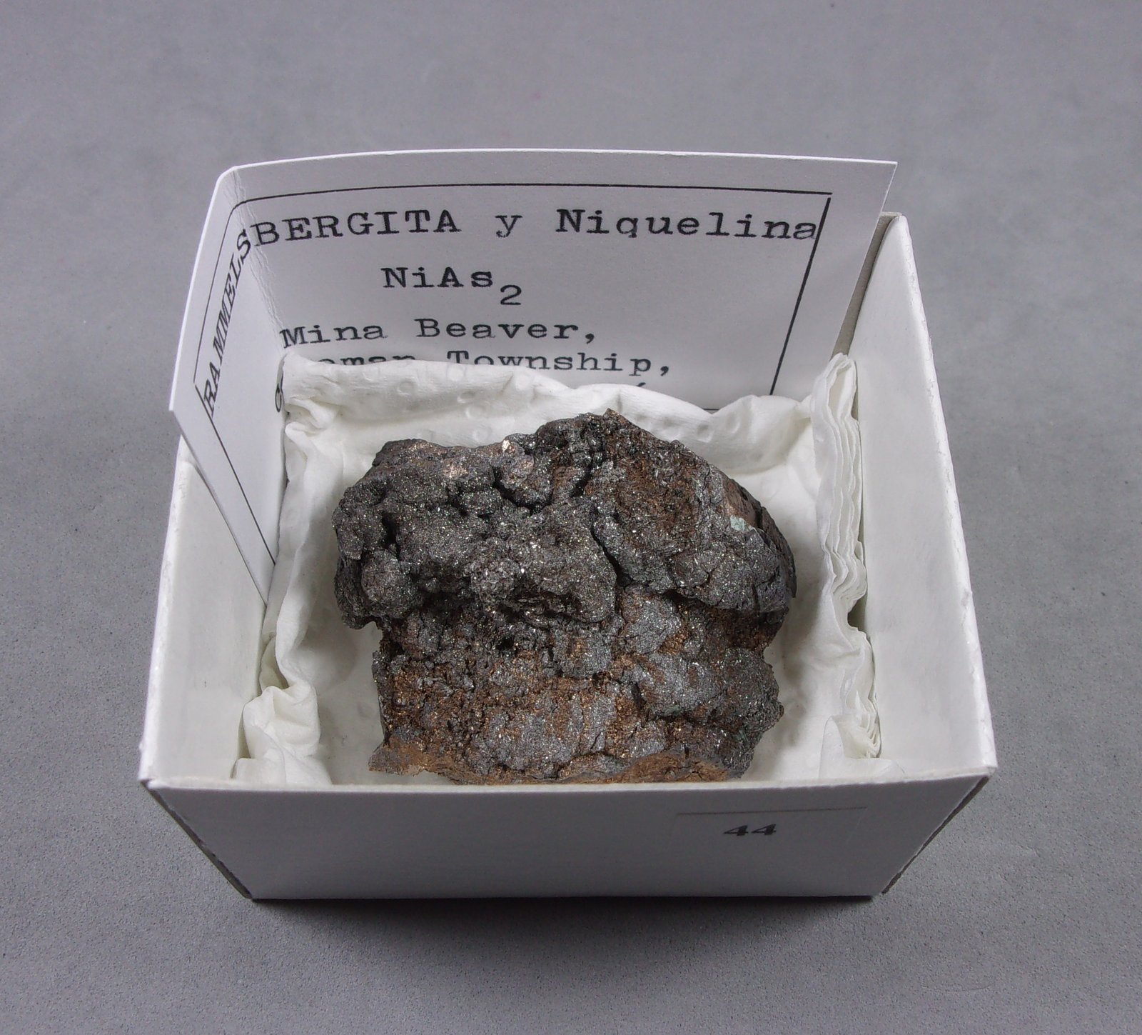 Rammelsbergita
4,5 x 3,5 x 1,7 cm.
(Autor: J. G. Alcolea)