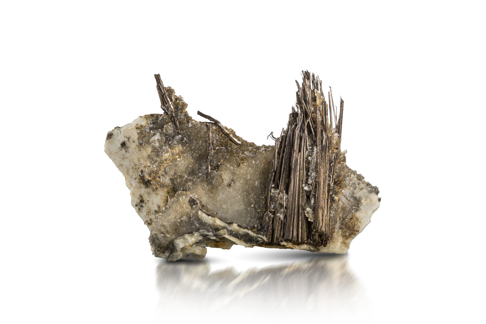 Rasvumita y Cuarzo
4.5 x 3 x 1.5 cm / cristal principal: 2.5 cm
(Autor: Museo MIM)