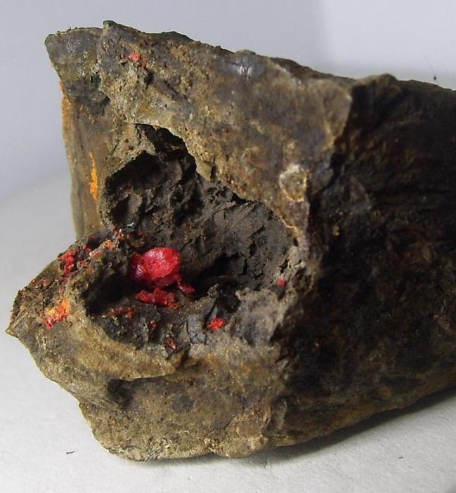Rejalgar
4 x 4 cm. (El cristal mide 0,4 cm.)
(Autor: Darío Menéndez)