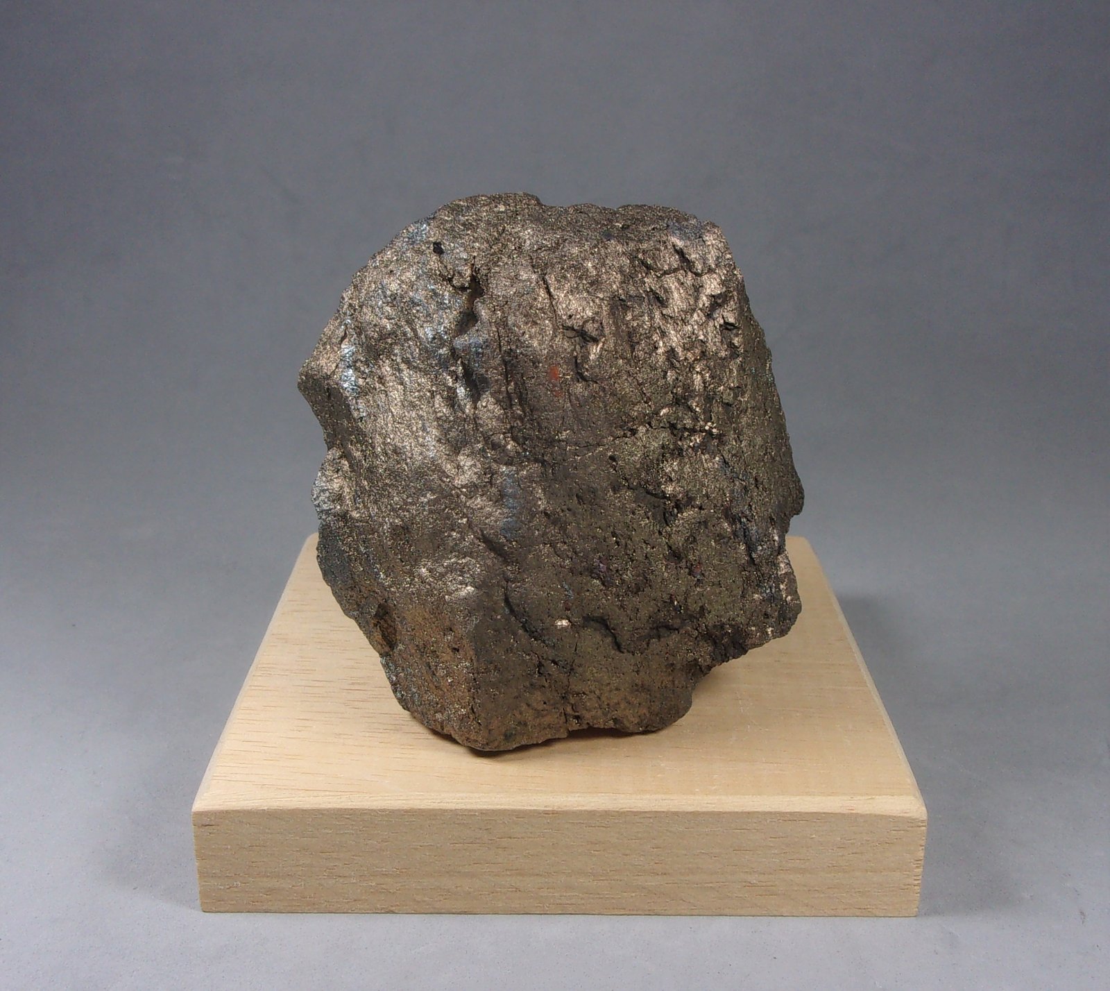 Renierita con Briartita
6,7 x 6,2 x 3,5 cm.  286.6 g.
(Autor: J. G. Alcolea)