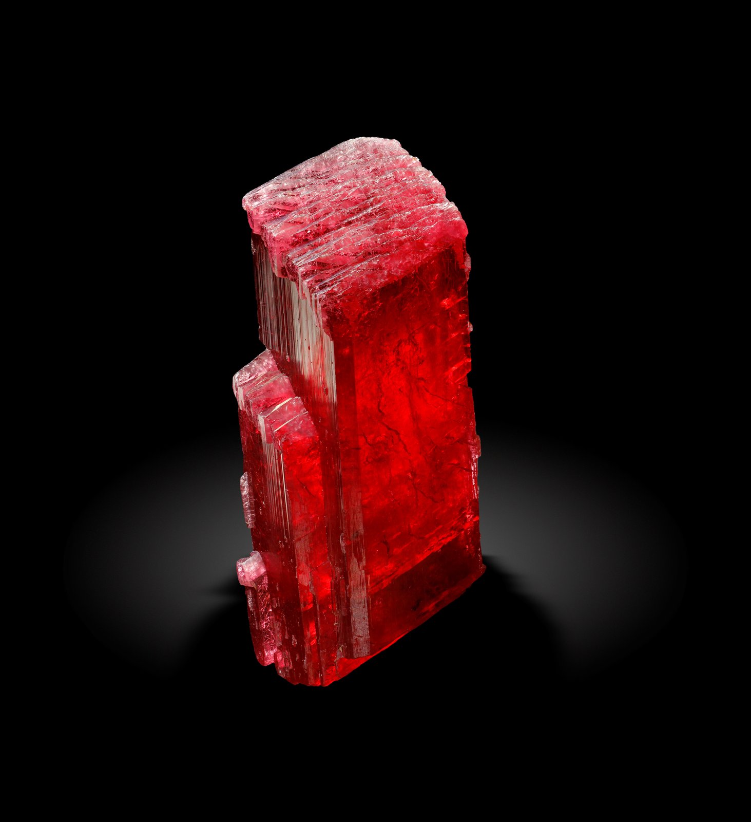 Rodonita
2 x 2 x 5.5 cm / cristal principal: 5.4 cm
(Autor: Museo MIM)