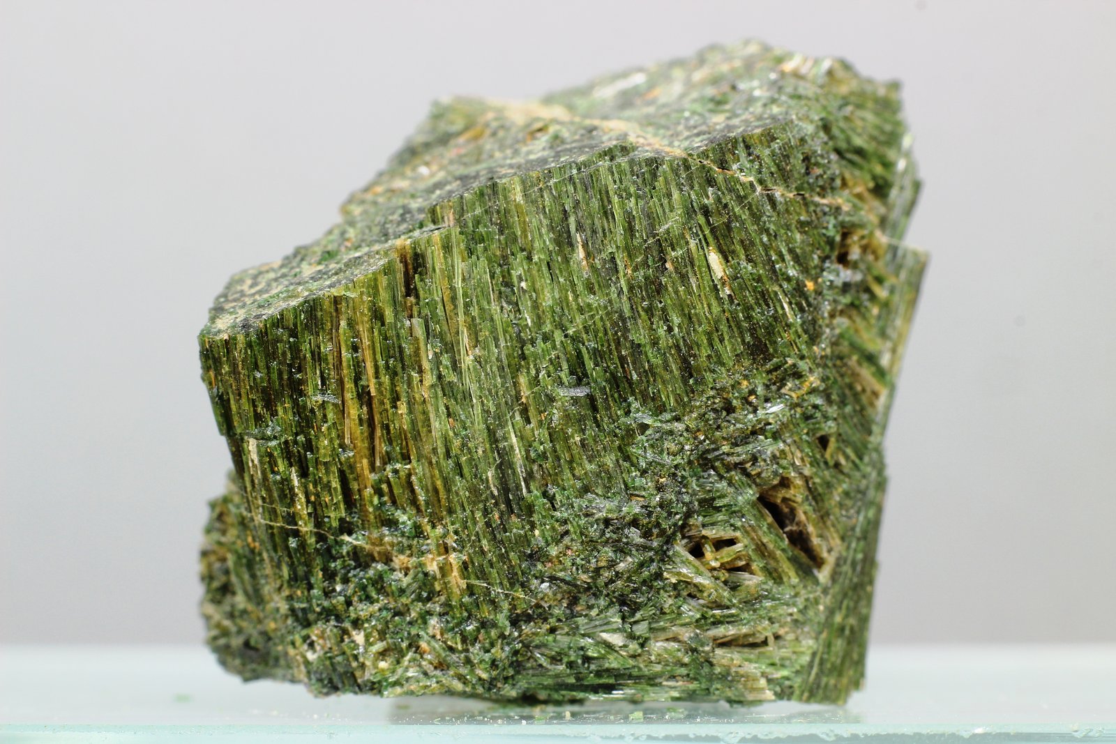 Riebeckita
30x30 mm
(Autor: Juan Espino)