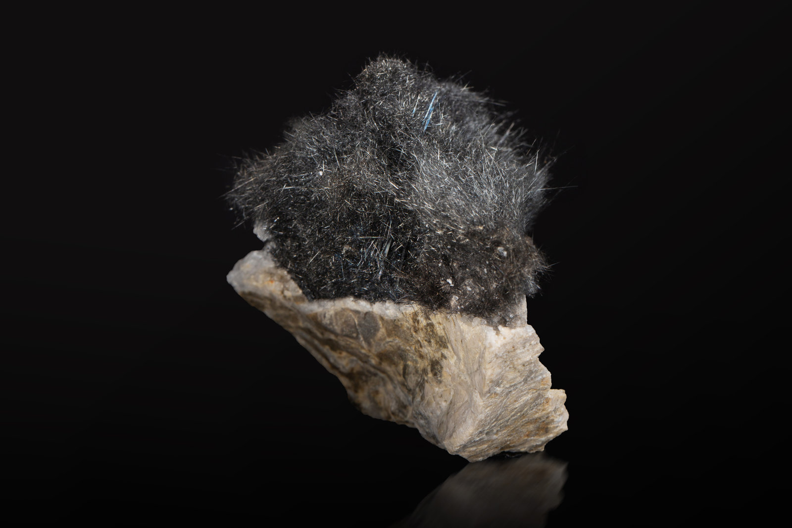 Robinsonita
9 x 5.5 x 7.5 cm / cristal principal: 1.5 cm
(Autor: Museo MIM)